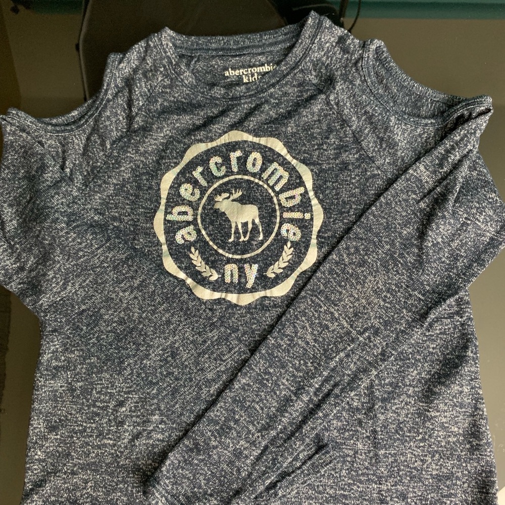 Abercrombie long sleeve no shoulder shirt